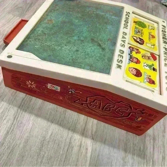 Vintage 1972 Fisher Price School Days Play Desk Toy Chalkboard Teacher - Picture 9 of 12